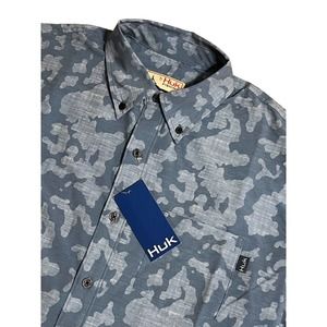 HUK Kona Running Lakes Blue Button Down Men’s Size Small NWT‎